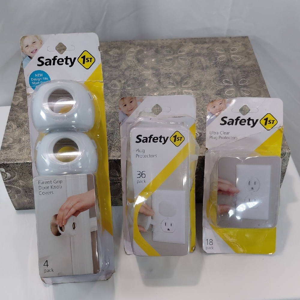 Safety 1st Door Knob Covers and Plug Protectors